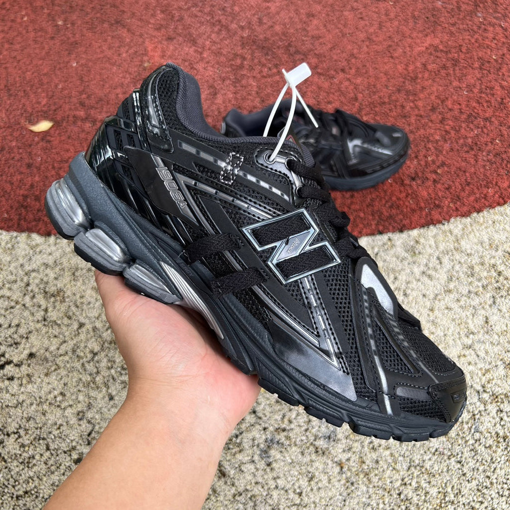 1906A Black