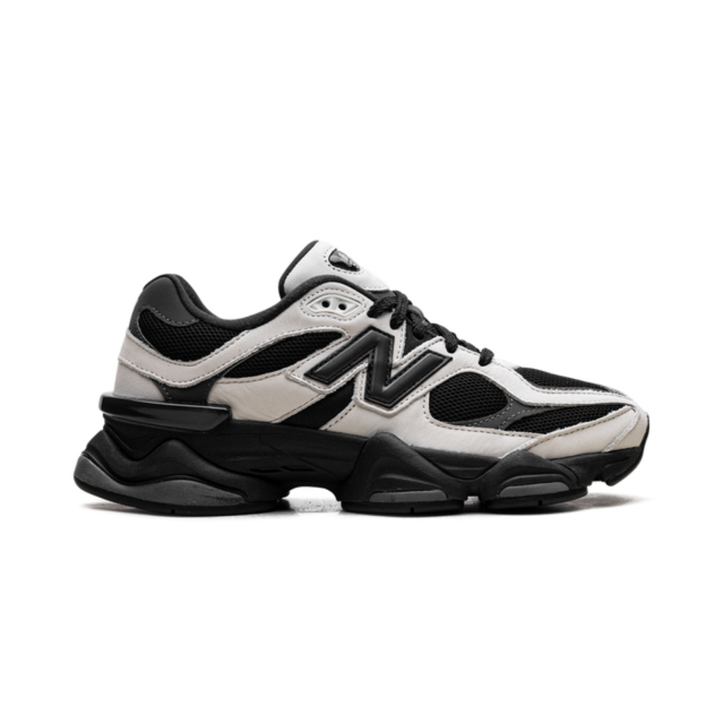 9060 Off White Black