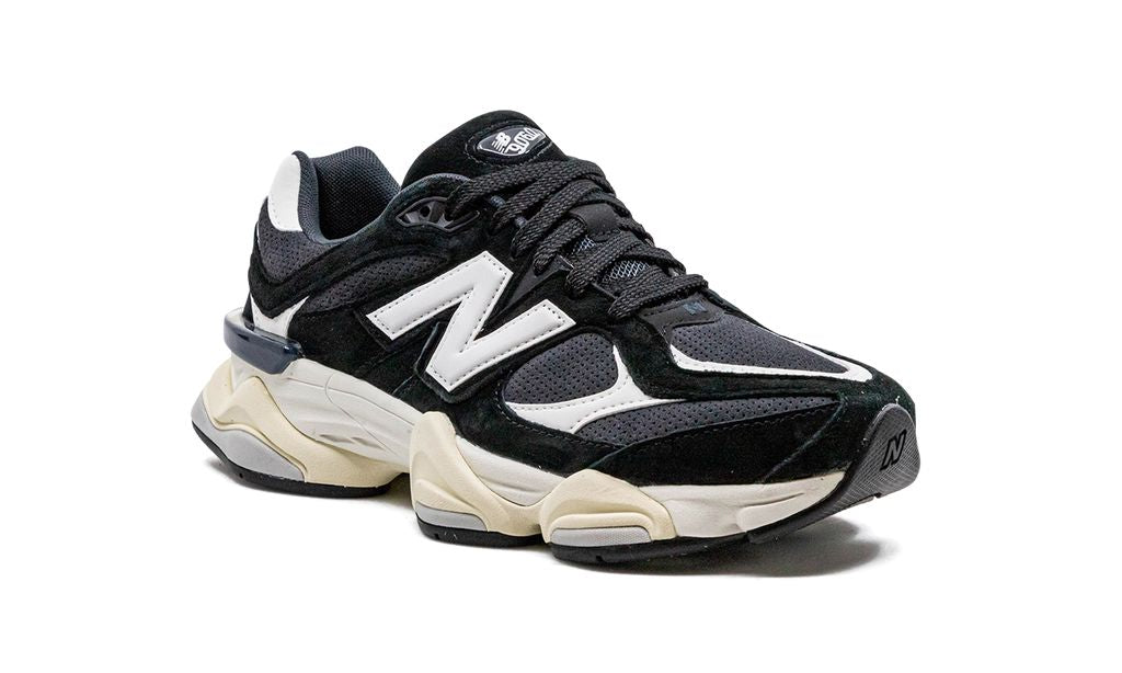 9060 Black White