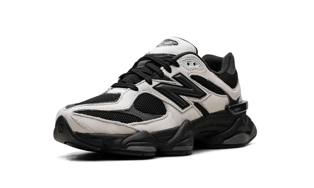 9060 Off White Black