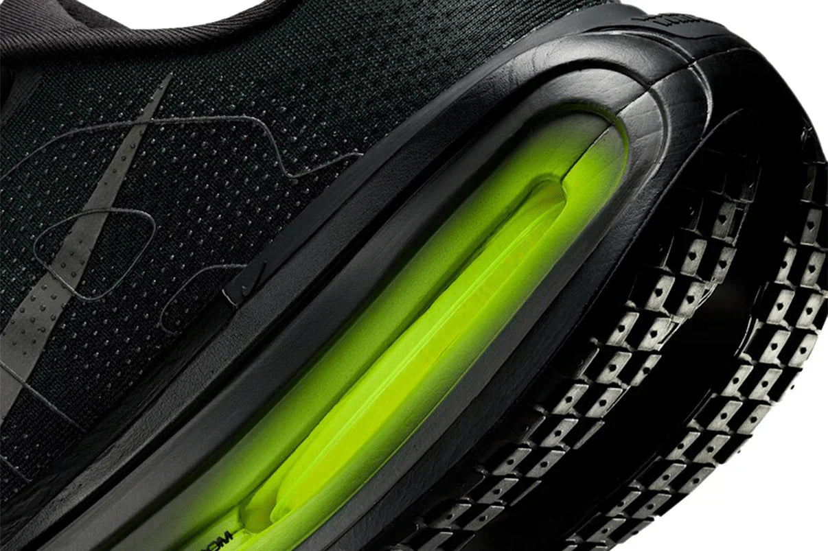 Vomero Premium Black Volt